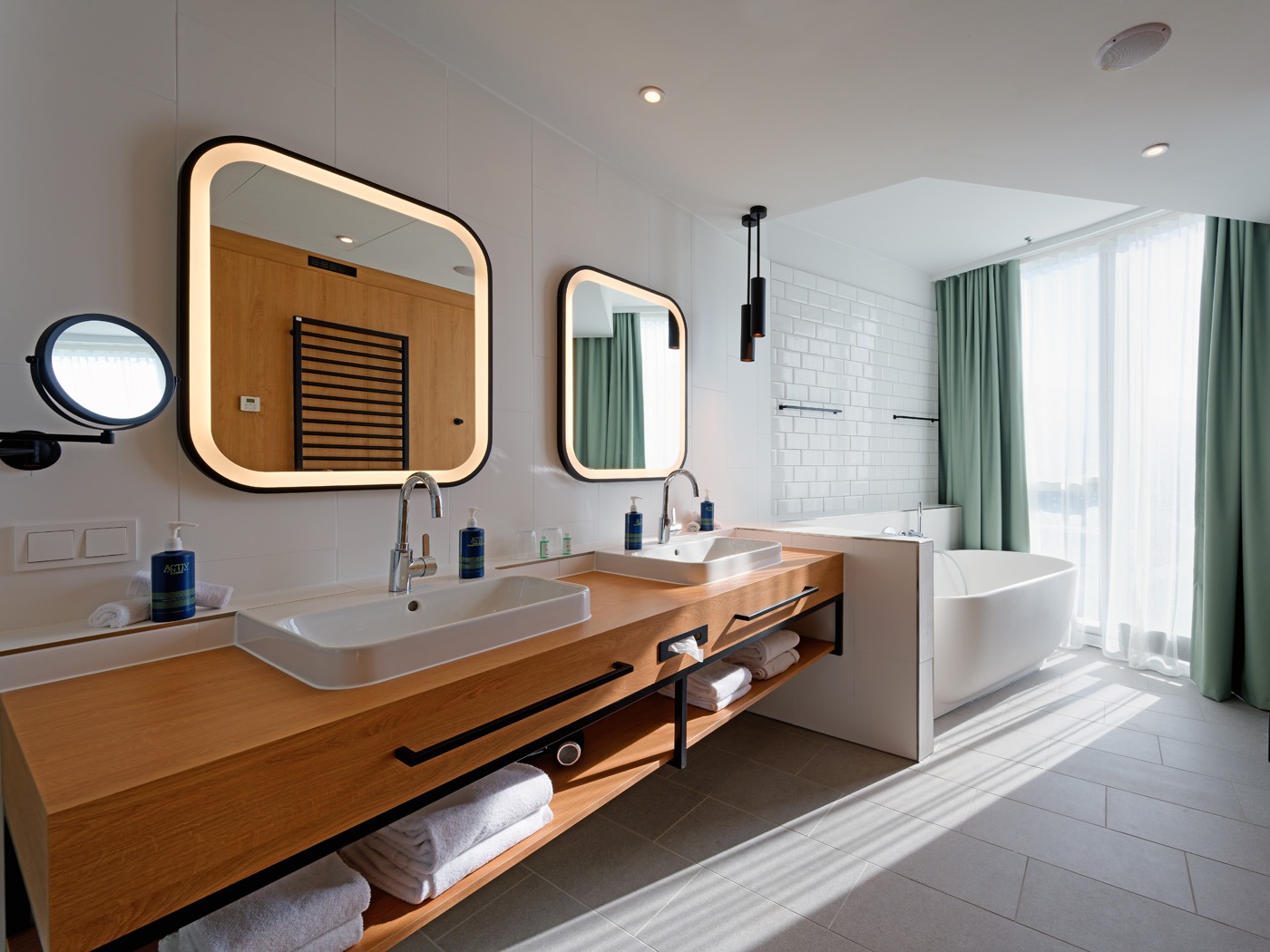 Hotelfotografie Four Points by Sheraton Panoramahaus Dornbirn Österreich Badezimmer